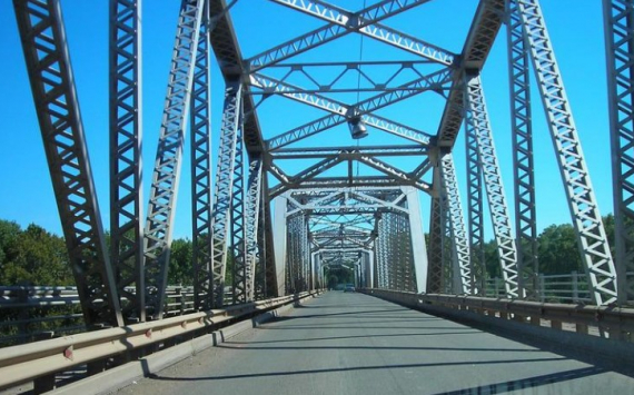 В Югре 401,2 млн рублей потратят на контроль за строительством моста через Обь