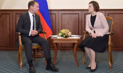 Комарова доложила Медведеву о развитии Югры