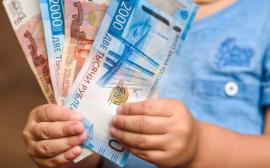 В Югре число получателей детских соцвыплат на карты ВТБ выросло на треть
